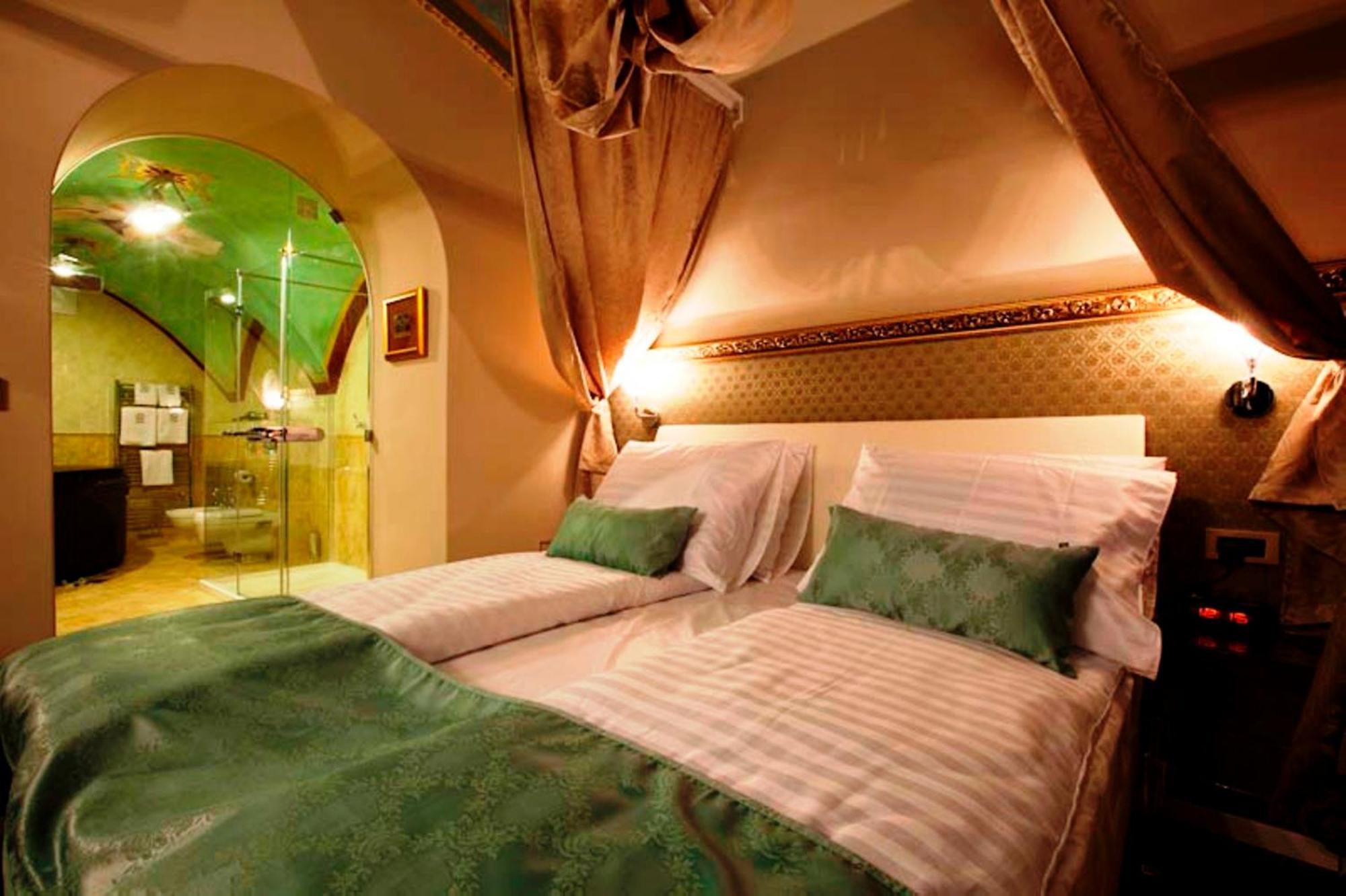 Hotel Actum Kranj Bagian luar foto