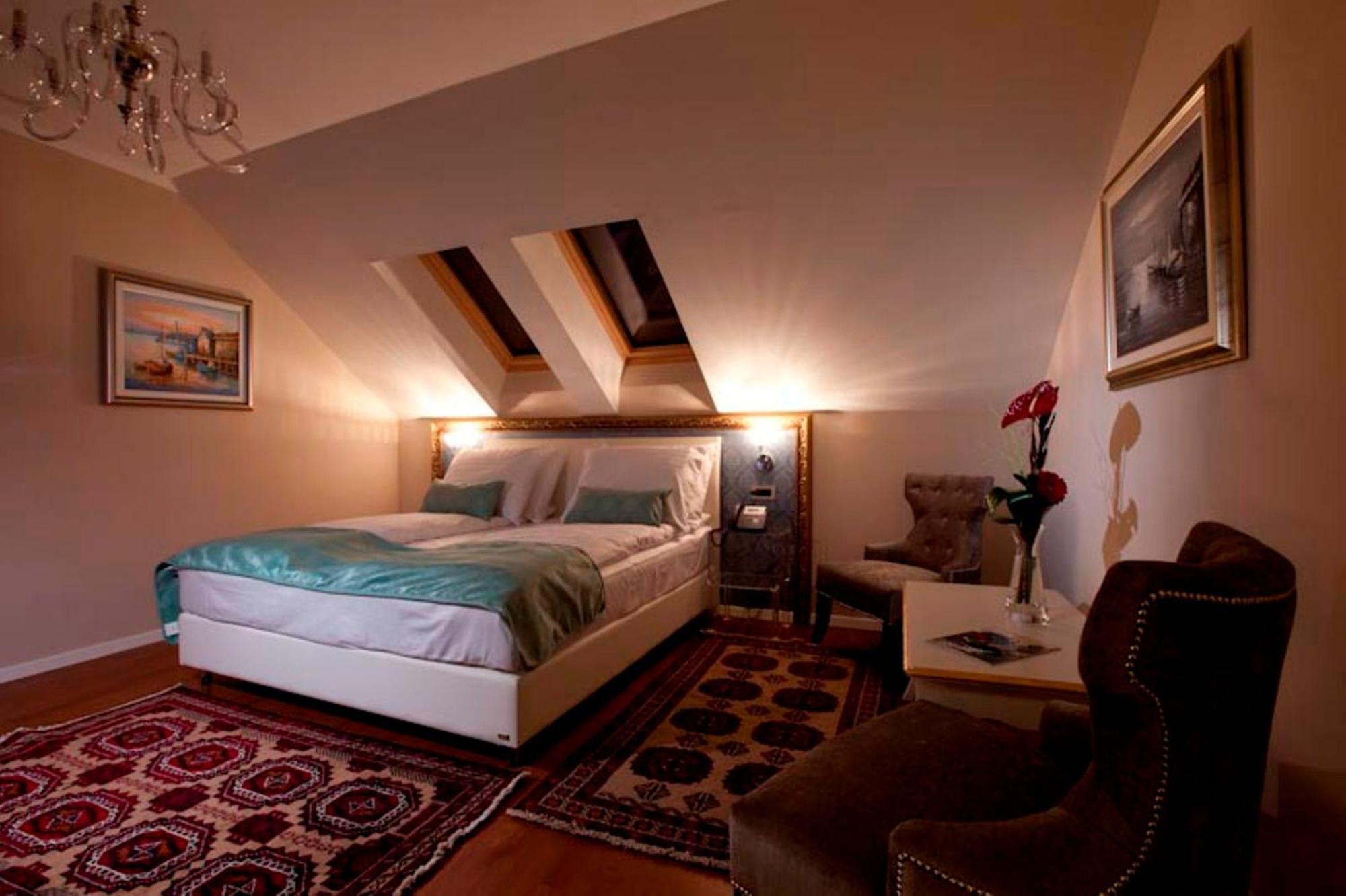 Hotel Actum Kranj Bagian luar foto