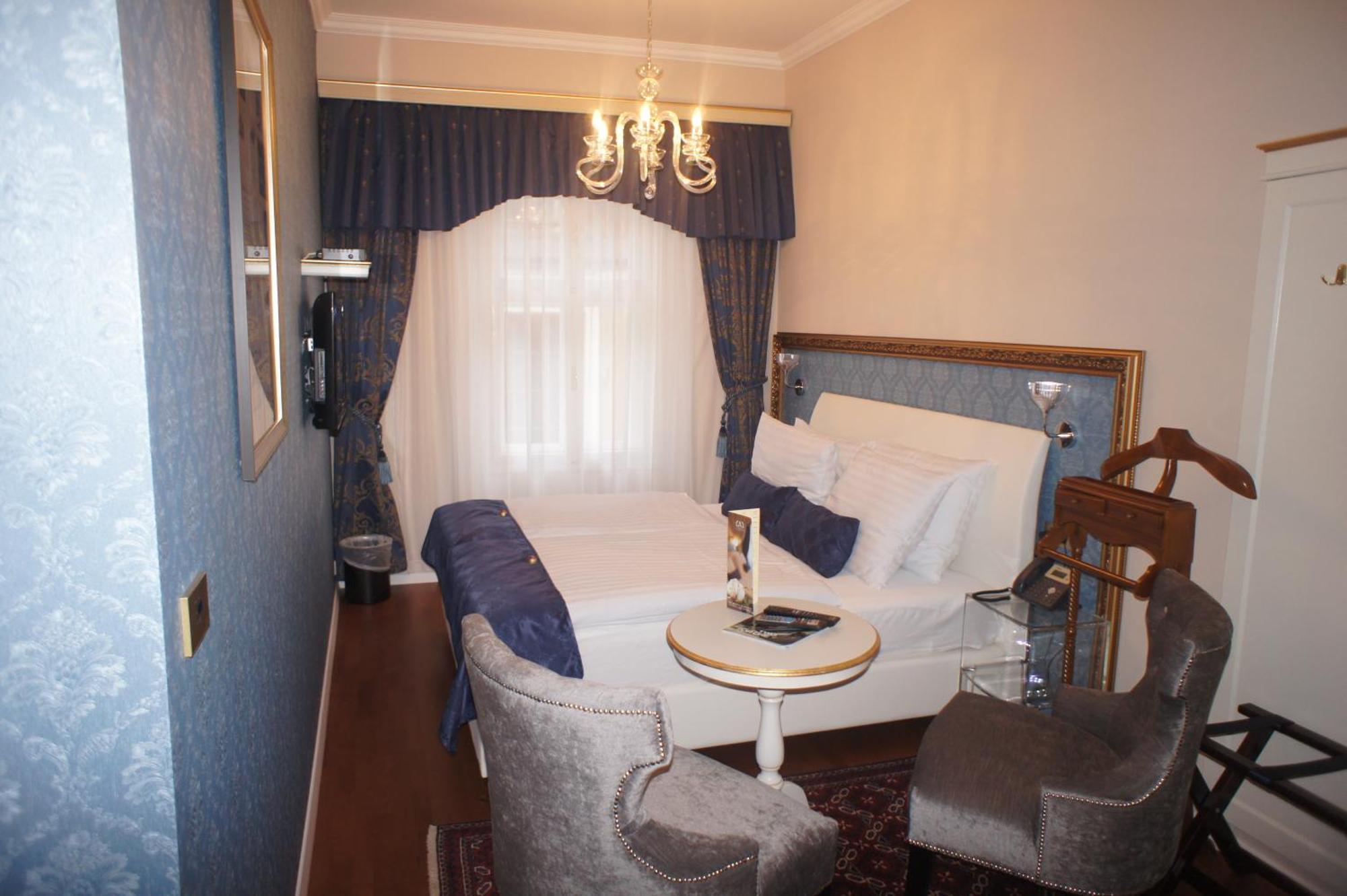 Hotel Actum Kranj Bagian luar foto