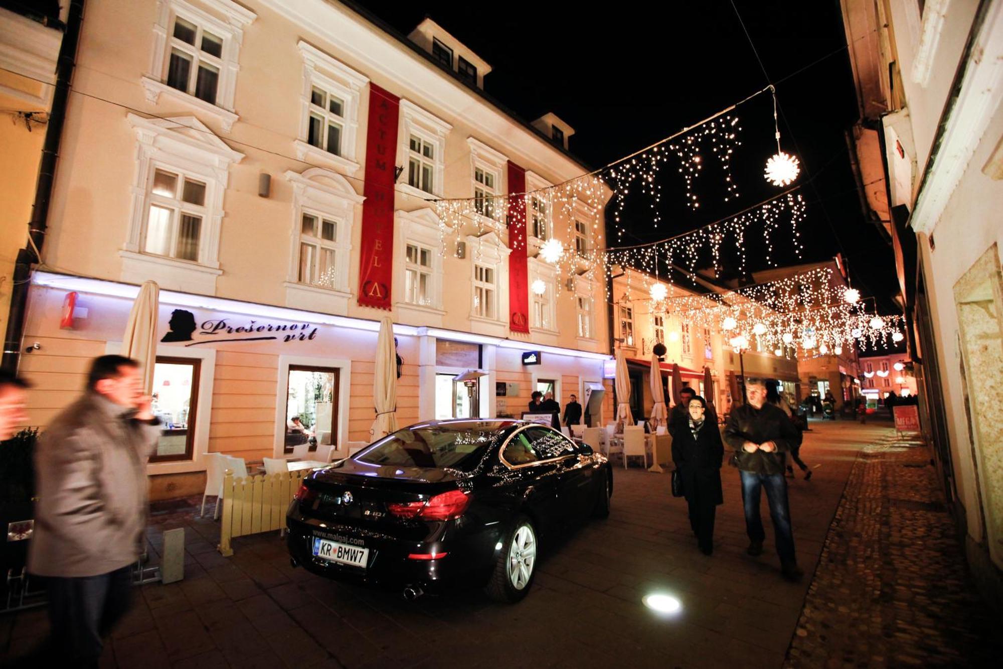 Hotel Actum Kranj Bagian luar foto
