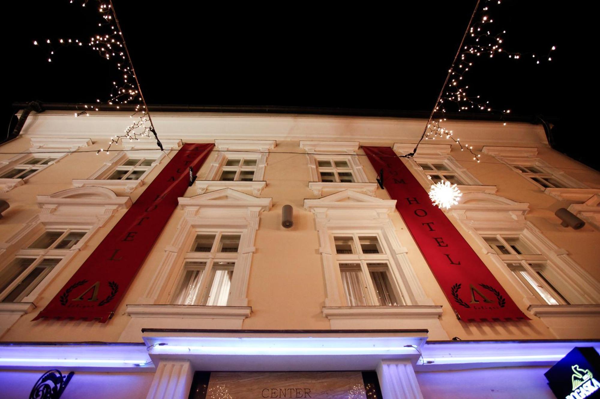 Hotel Actum Kranj Bagian luar foto