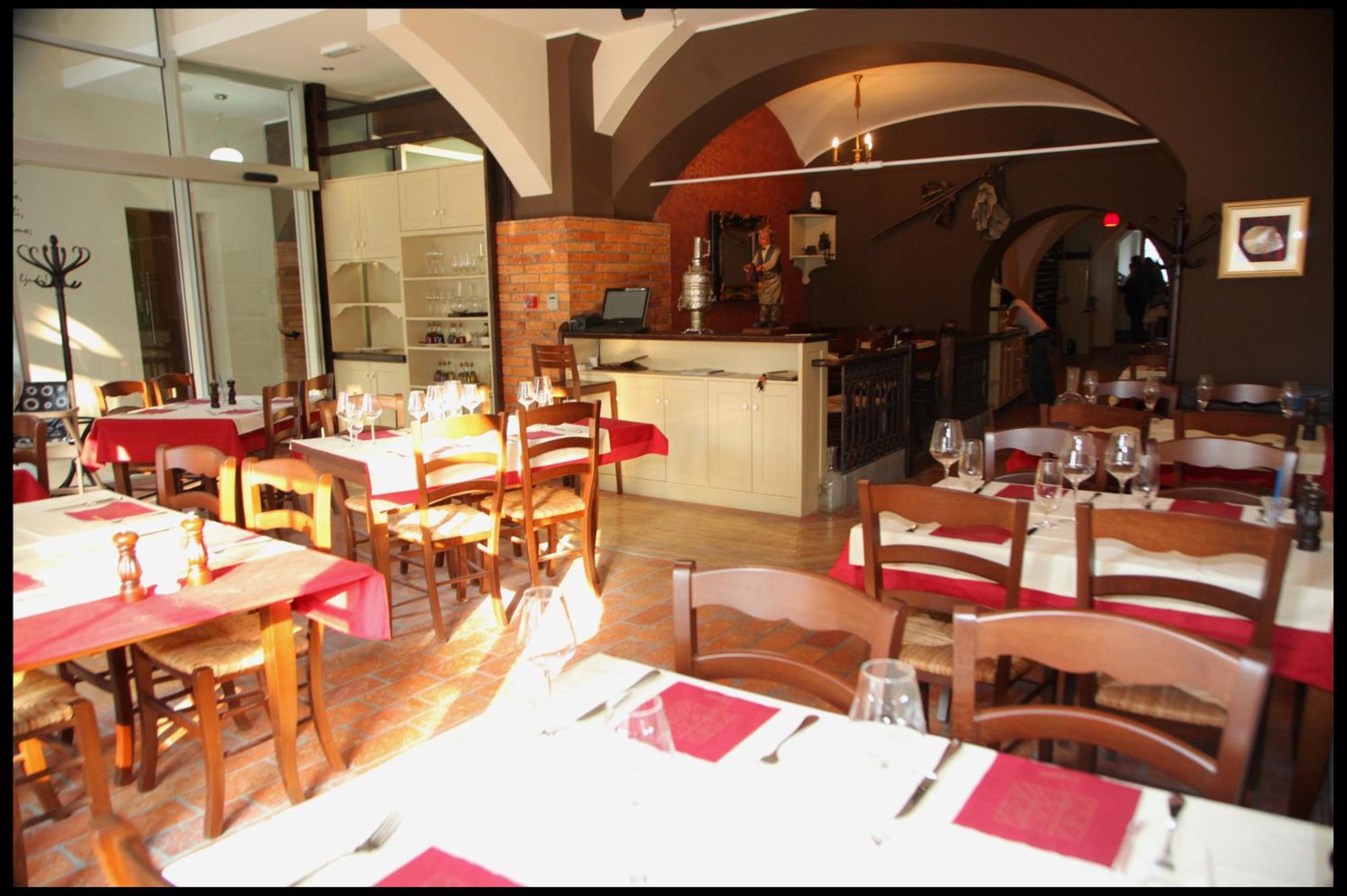 Hotel Actum Kranj Bagian luar foto