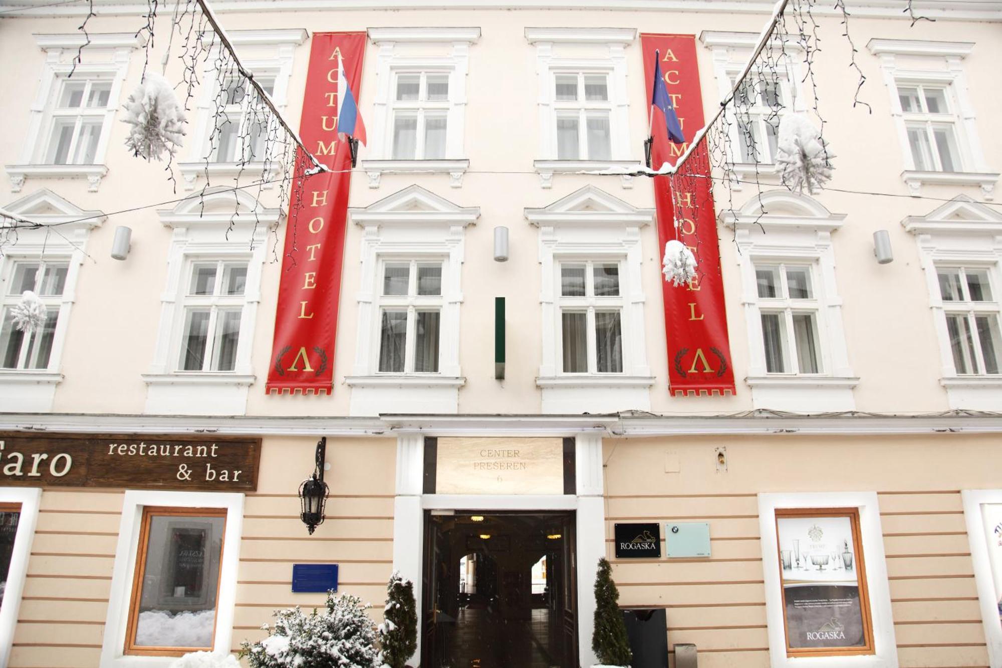 Hotel Actum Kranj Bagian luar foto