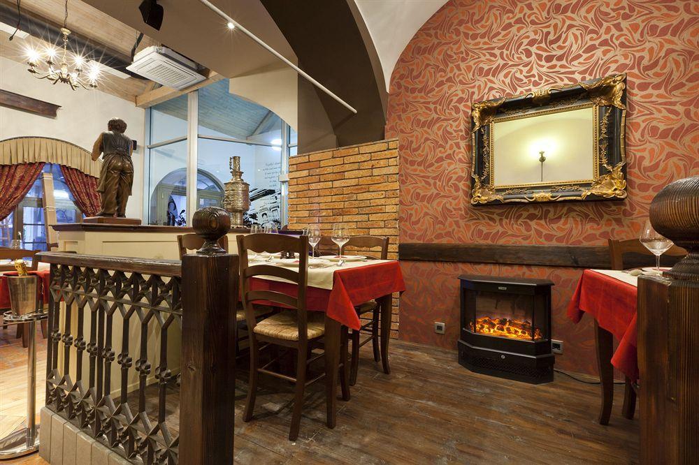 Hotel Actum Kranj Bagian luar foto