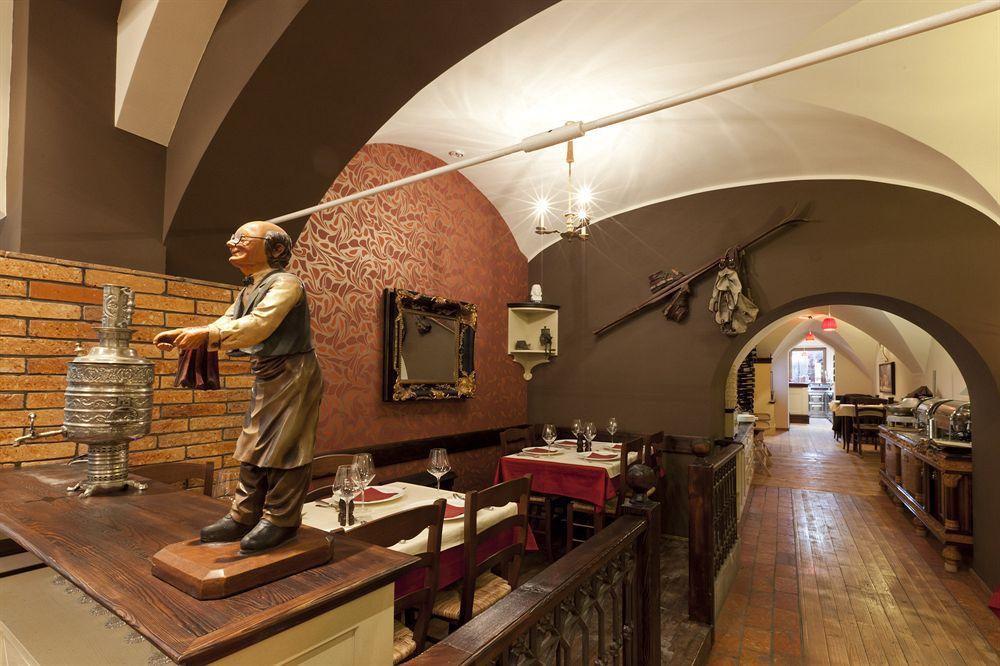 Hotel Actum Kranj Bagian luar foto