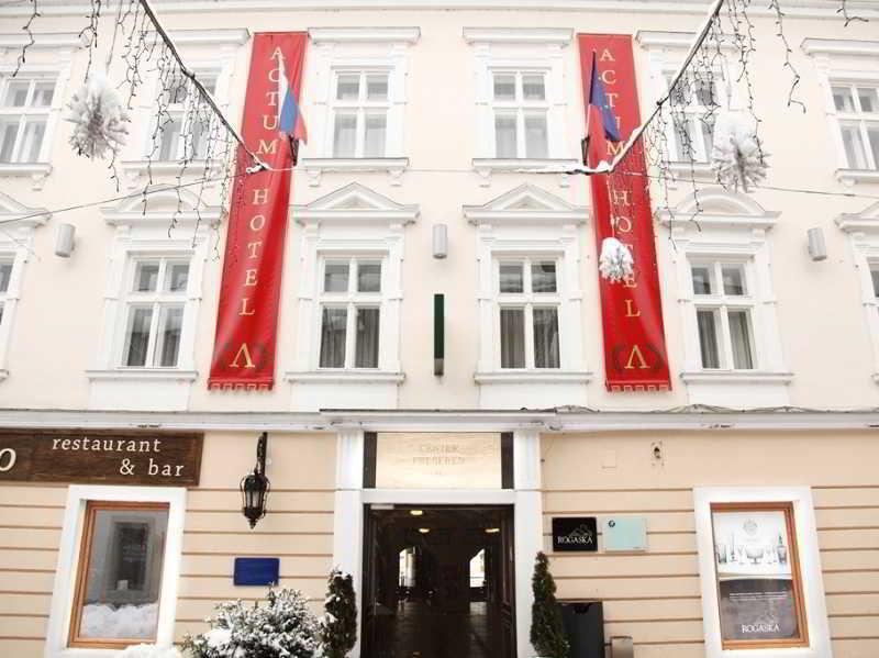 Hotel Actum Kranj Bagian luar foto