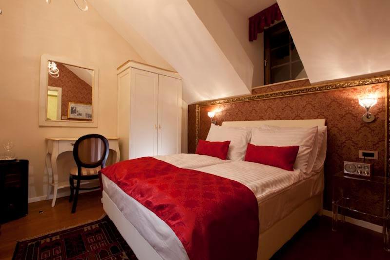 Hotel Actum Kranj Bagian luar foto
