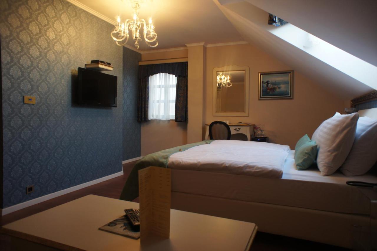 Hotel Actum Kranj Bagian luar foto