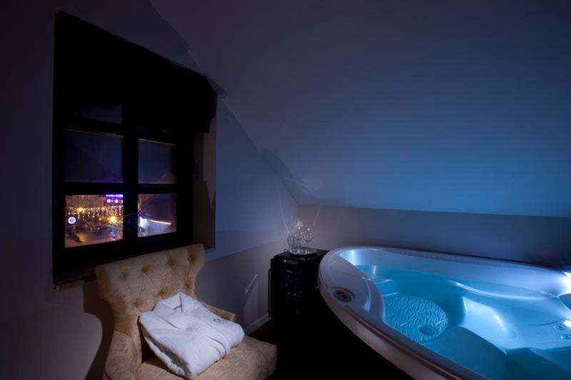 Hotel Actum Kranj Bagian luar foto