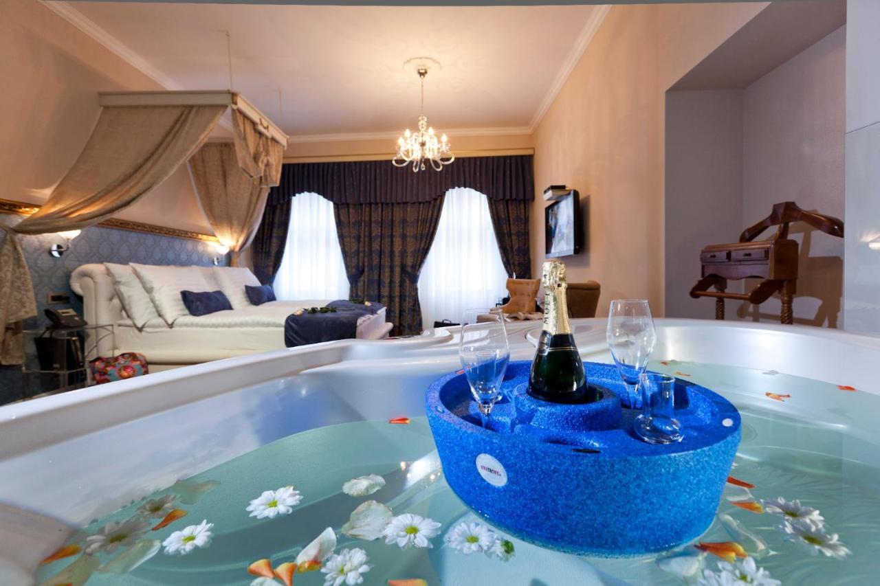 Hotel Actum Kranj Bagian luar foto
